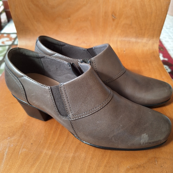 Clarks Shoes - Collection by Clarks Women Size 9 1/2 Women's Cool Tone Brown Ankle Heeled Boots